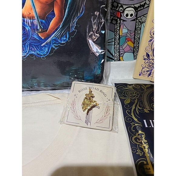 The Bookish Box Accessories 6pc Bundle T Shirt S– No Book Included - Picture 4 of 11